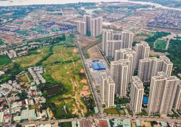 ‘Đánh thuế thật mạnh để kiểm soát sốt đất’