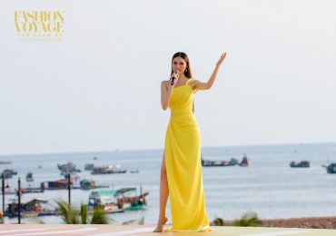 Nữ MC gây choáng khi dẫn song ngữ 3.000 chữ không cần cầm kịch bản