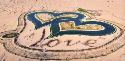 Hồ hình trái tim trên sa mạc ở Dubai
