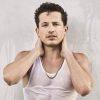 Charlie Puth đáp trả khi bị chê cơ bụng ngấn mỡ