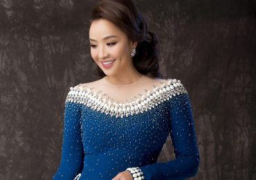 Nghệ sĩ Hoài An quý phái khi diện áo dài đính đá sang trọng của Minh Châu