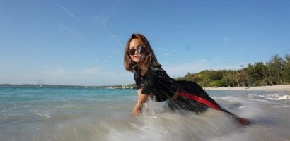 Hoa hậu H’Hen Niê bung xoã tạo dáng với thời trang bình dân