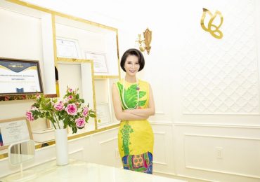 MC Thanh Mai khoe thân hình đồng hồ cát ở tuổi U50