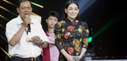 Nghệ sĩ Thoại Mỹ và ca sĩ Phi Nhung háo hức song ca cùng nông dân