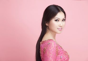 Ca sĩ tỷ phú Hà Phương tích cực làm từ thiện