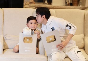 Đan Trường và con trai đồng loạt nhận nút bạc YouTube