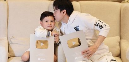 Đan Trường và con trai đồng loạt nhận nút bạc YouTube