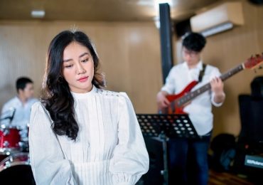 Văn Mai Hương bật mí thời rất quậy, đi học trong nước mắt