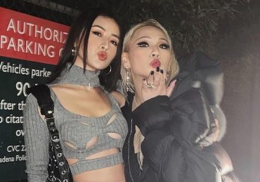 Chi Pu rạng rỡ chụp ảnh cùng CL (2NE1), diễn viên phim ‘Girl from Nowhere’ tại Mỹ