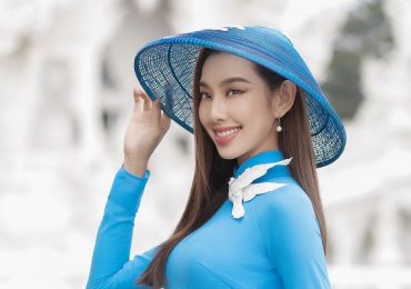 Hoa hậu Thùy Tiên thướt tha với tà áo dài Việt trên đất Thái