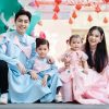 Gia đình Thu Thủy hạnh phúc dạo phố xuân ngày cuối năm