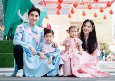 Gia đình Thu Thủy hạnh phúc dạo phố xuân ngày cuối năm