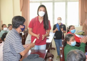 Á hậu Kim Duyên trao tặng 3 cây cầu dân sinh và quà Tết cho người dân nghèo