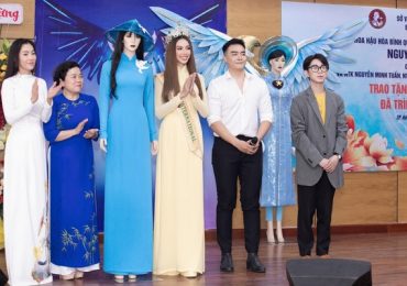 Hoa hậu Thùy Tiên trao tặng trang phục dự thi quốc tế