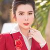 Hoa hậu Huỳnh Vy rớt nước mắt khi nhận bằng khen