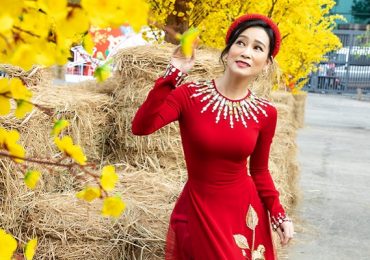 NSƯT Tuyết Thu trẻ trung với áo dài Tết của Minh Châu