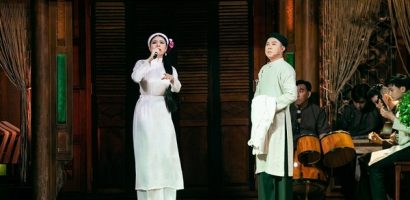 Thúy Diễm tự tin catwalk, Vân Trang – Quốc Đại hóa ‘Cặp đôi huyền thoại’ của cải lương Việt