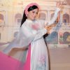 Ca sĩ Hà Phương thướt tha với tà áo dài