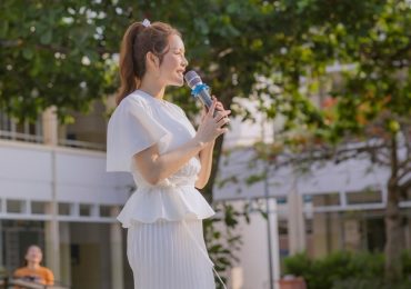 Lý Nhã Kỳ tặng 20 suất học bổng ngày quay về trường cũ