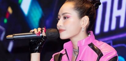 Chi Pu bình tĩnh đọc đi đọc lại những ý kiến phản đối mình ngồi ‘ghế nóng’