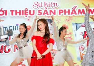 Hòa Minzy ‘trẻ ra chục tuổi’ với outfit đầm công chúa