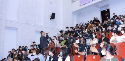 Sinh viên Huflit hào hứng trong ngày tuyển sinh Hoa hậu các Dân tộc Việt Nam 2022