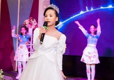 Phùng Hiểu Anh đi thi Hoa hậu nhí Liên hợp quốc tại Ấn Độ