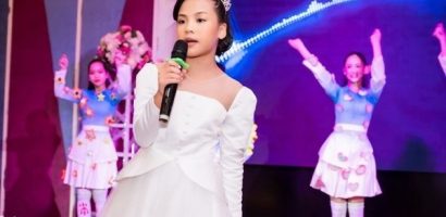 Phùng Hiểu Anh đi thi Hoa hậu nhí Liên hợp quốc tại Ấn Độ