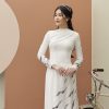 Hoa hậu Ngân Anh khoe nhan sắc nữ tính trong loạt áo dài Minh Châu
