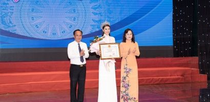 Hoa hậu Lý Kim Thảo trao học bổng cho học sinh nghèo tỉnh Bạc Liêu