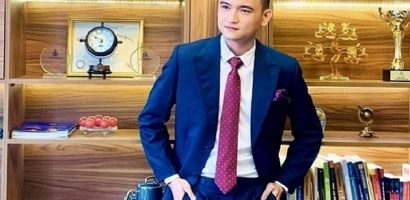 Chủ nhân của cuốn sách ‘Bán hàng cảm xúc’ gây sốt mạng xã hội là ai?