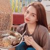 Trà Ngọc Hằng nhớ mãi giây phút bình yên được năm trong vòng tay ba giữa mùa bão lũ