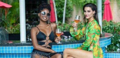 2 Hoa hậu Trái đất gợi cảm với bikini ngày hè