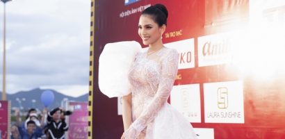 Trương Thị May thanh thoát trên thảm đỏ ‘Cánh Diều vàng 2021’