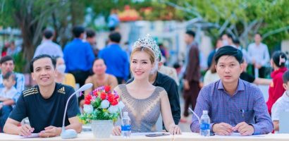 Hoàng Y Nhung xúc động khi gặp lại thầy cô và bạn bè cũ trong ngày 20/11