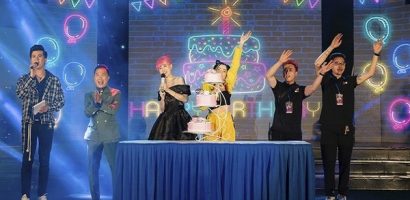Hàng trăm fan nhí xếp hàng xin chữ ký Hot Tiktoker Tường Vy tại Fan meeting