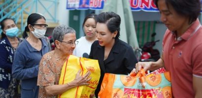 Gia đình Việt Hương chung tay mang Tết ấm đến 250 hộ dân