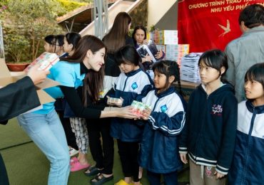 Á hậu Chế Nguyễn Quỳnh Châu mang dự án ‘Tết hạnh phúc’ về quê nhà