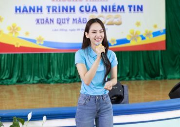 Mai Phương khoe giọng hát ngọt ngào, gần gũi cùng các học viên cai nghiện