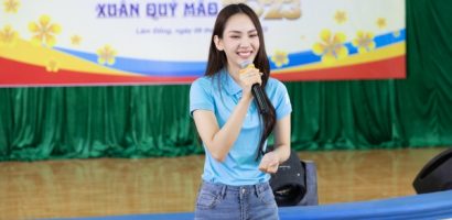 Mai Phương khoe giọng hát ngọt ngào, gần gũi cùng các học viên cai nghiện