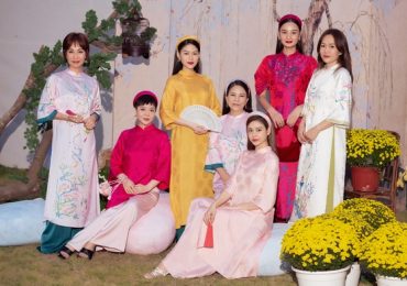 Ngọc Thanh Tâm và mẹ rủ dàn nghệ sĩ thân thiết diện áo dài chụp hình đón Tết Nguyên Đán