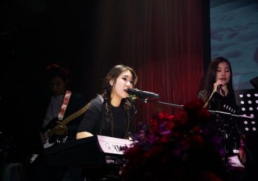 Ca sĩ Ju Uyên Nhi làm điều đặc biệt cho ban nhạc mình từng gắn bó