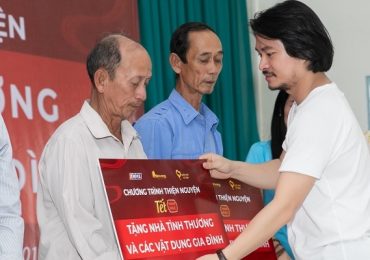 Vợ chồng đạo diễn Hoàng Nhật Nam tặng nhà, mang Tết ấm no đến với người dân Vĩnh Long