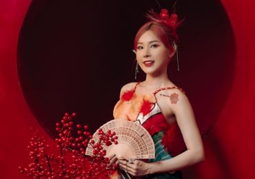 DJ T-Tina rực rỡ trong sắc đỏ đón xuân Quý Mão