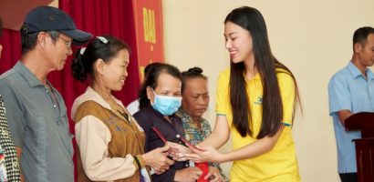 Kim Duyên dùng tiền thưởng nóng để tặng quà Tết cho gia đình khó khăn tại Cần Thơ