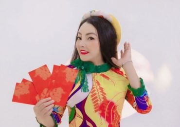 Khả Tú ăn Tết xa quê nhưng vẫn gói bánh chưng tặng người thân