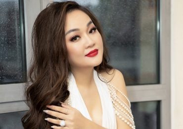 Á hậu 1 Hoàng Thanh Nga thả dáng ‘hút hồn’ người hâm mộ tại Sofia