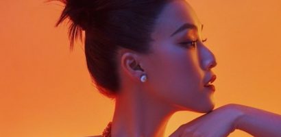 MC Hoàng Oanh khoe nhan sắc cuốn hút