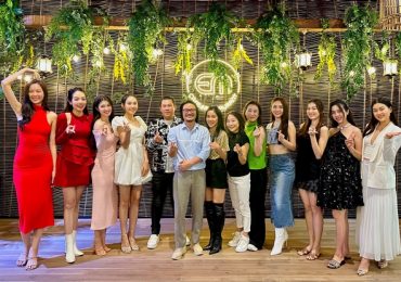 Dàn Hoa Á hậu nhà Sen Vàng rạng ngời trong sinh nhật đạo diễn Hoàng Nhật Nam