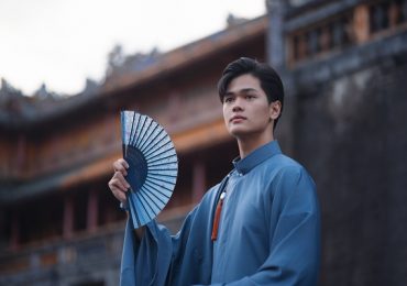 Brian tung bộ hình áo dài đậm chất ‘chàng trai Việt’